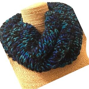 Hand knit NWOT Knitted Infinity scarf So warm!